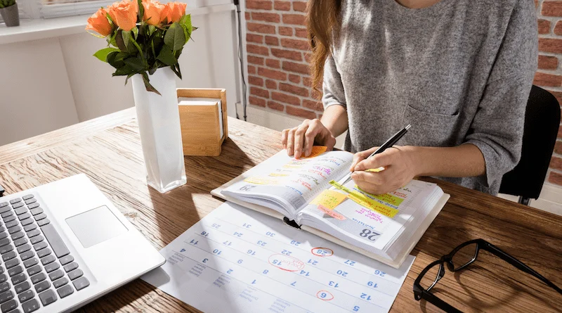 melhores dias e horarios para postar nas redes sociais